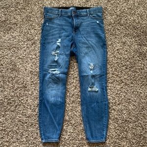 High waisted ripped jeans